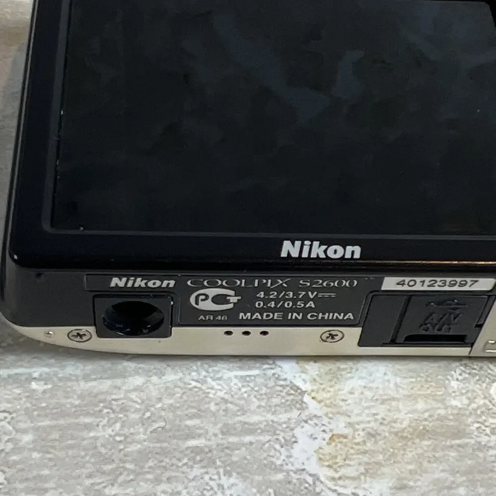 Nikon COOLPIX S2600 14.0MP 5x Optical Zoom Digital Camera Silver Tested READ